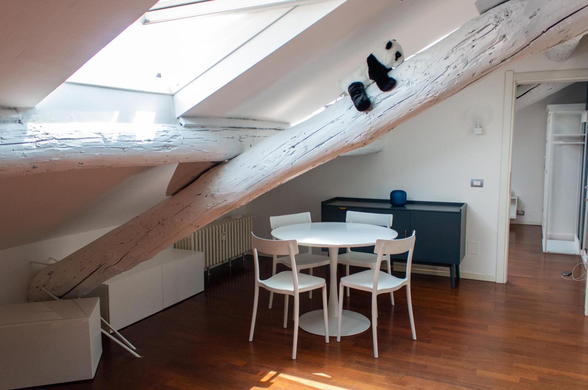 Cozy Attic Recently Renovated Appartamento